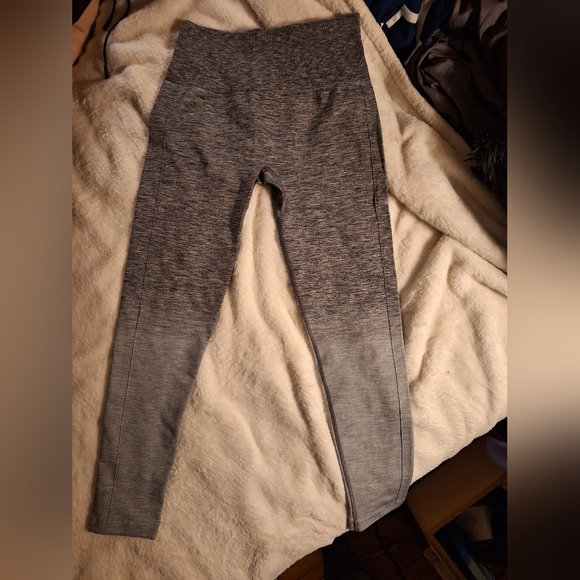 *Like New* Women's Lululemon Grey Ombre Balance & Resist Leggings - Picture 5 of 6